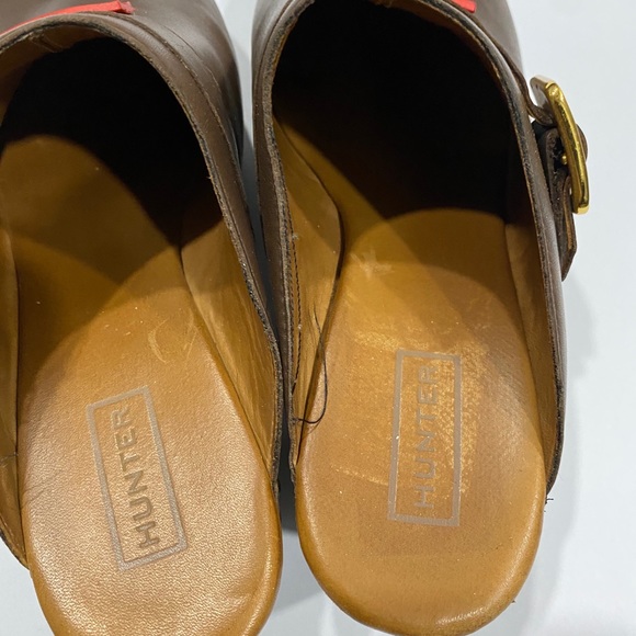 Hunter leather cognac women’s gold studded clogs - Picture 12 of 15